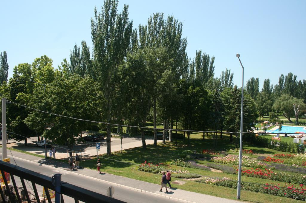 Barbara Vendeghaz Apartment Balatonfured Exterior photo